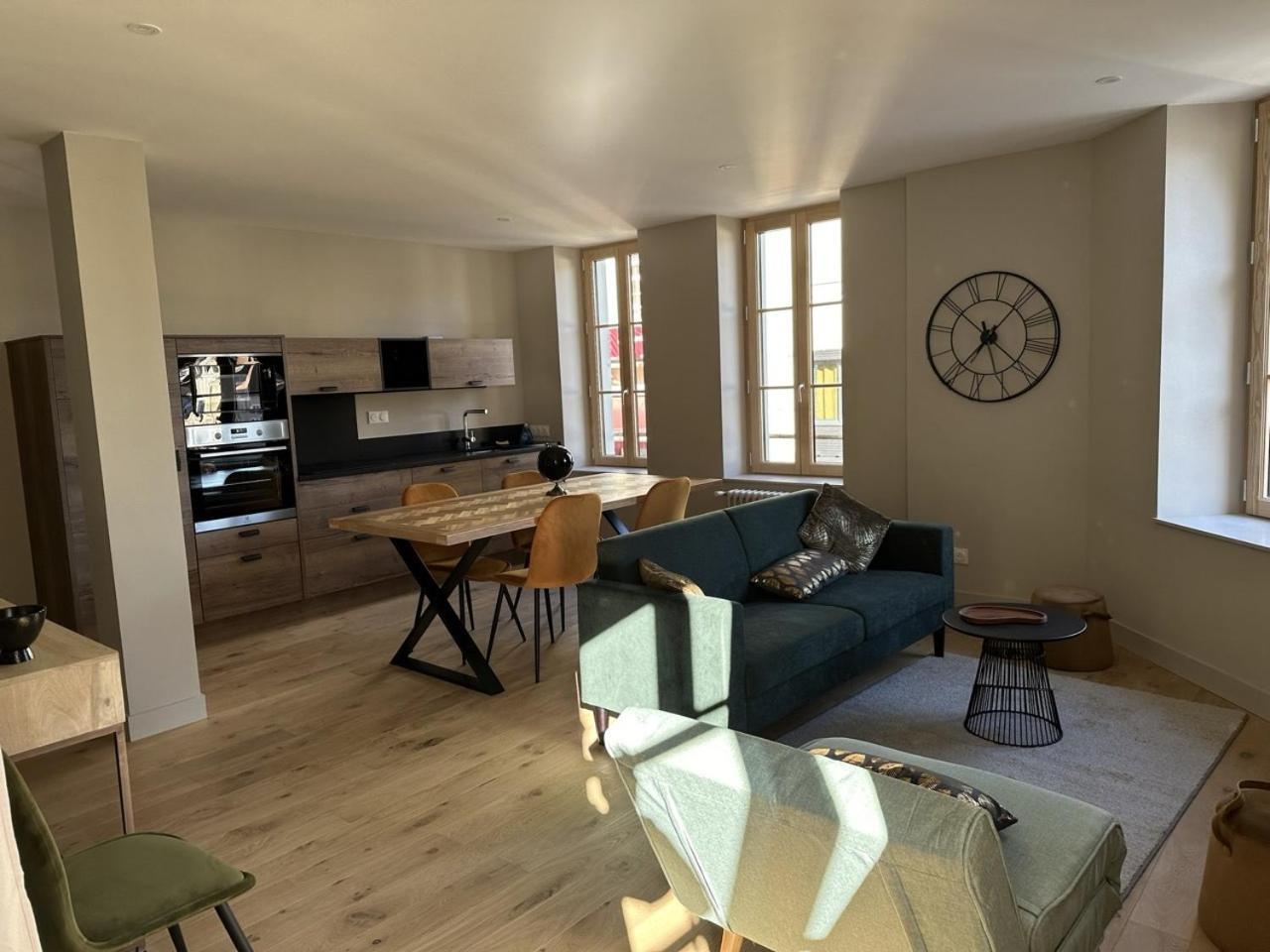 Les Suites Gueguen Chablis Rum bild