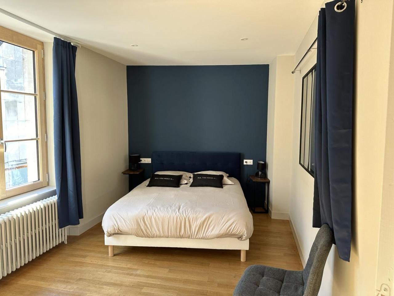 Les Suites Gueguen Chablis Rum bild