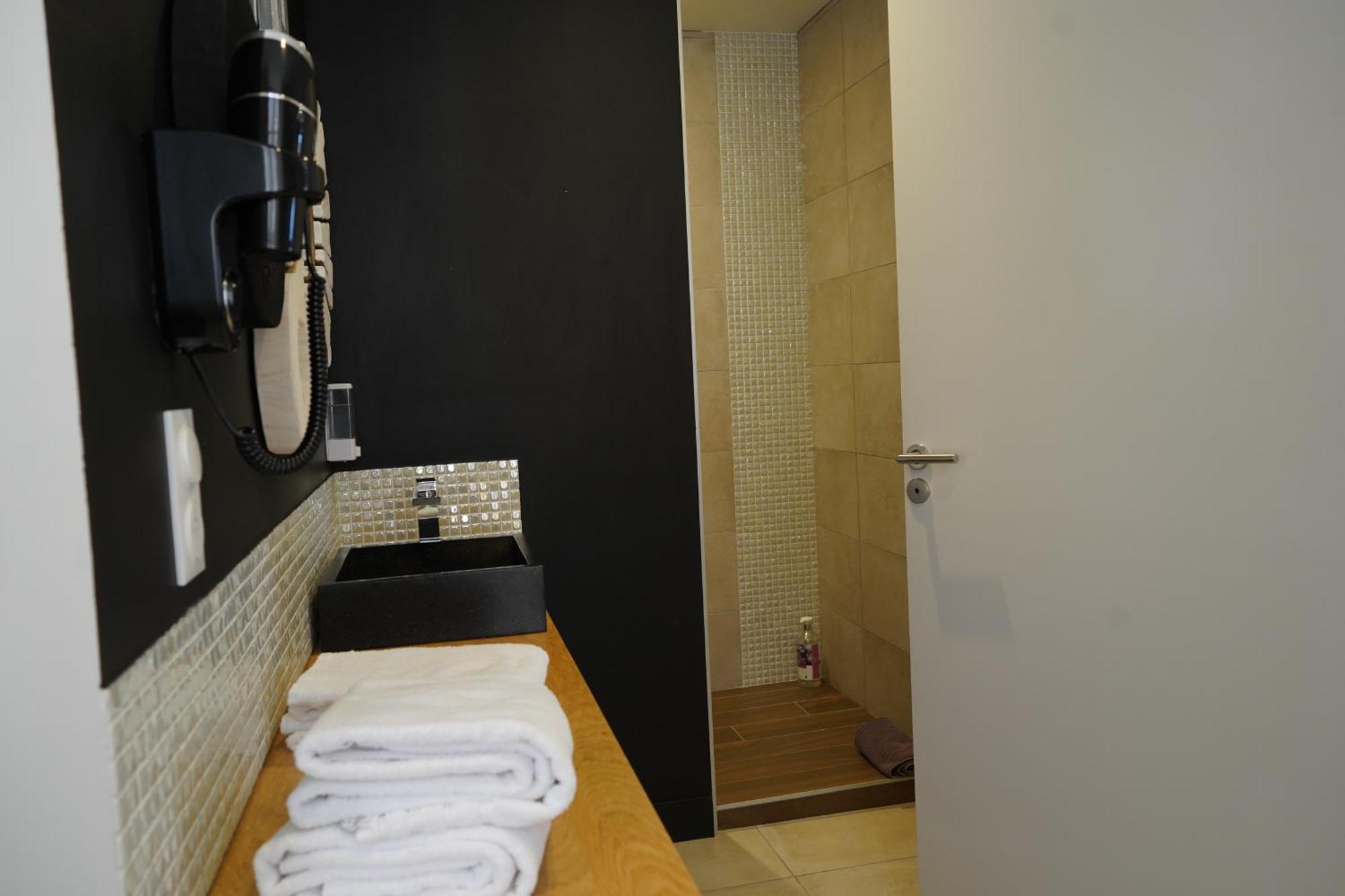 Les Suites Gueguen Chablis Exteriör bild