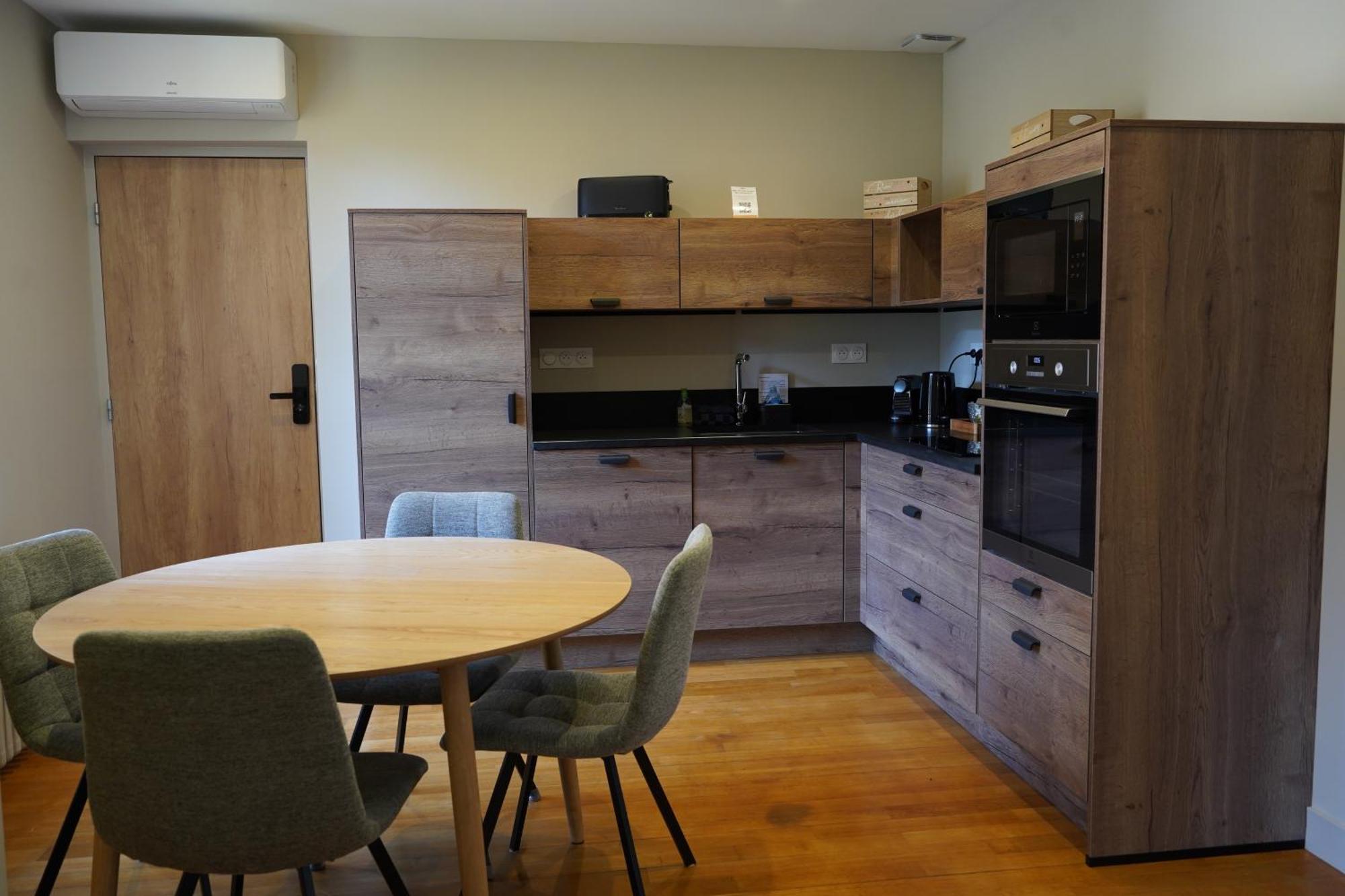 Les Suites Gueguen Chablis Exteriör bild